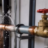 Water-hammer у трубах водопостачання: чому виникає гідроудар і як його усунути
